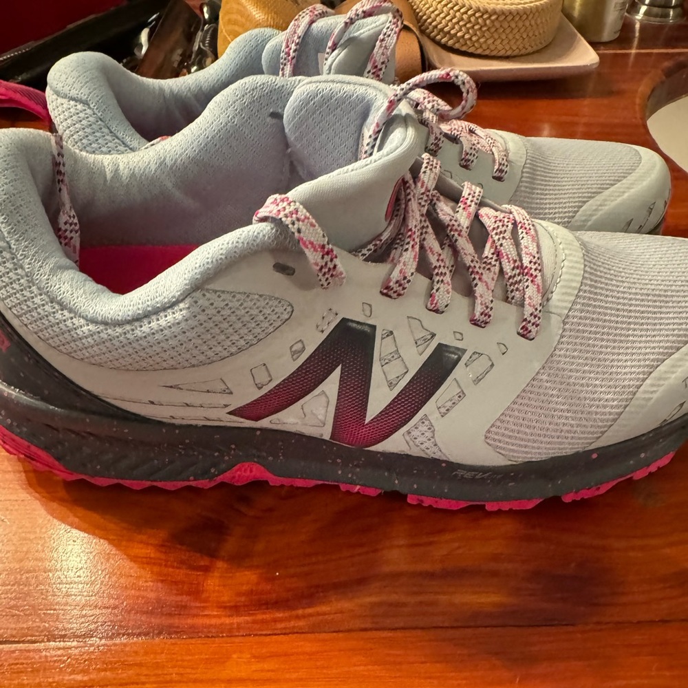New balance running shoes toe protect women size 7, only worn a couple times